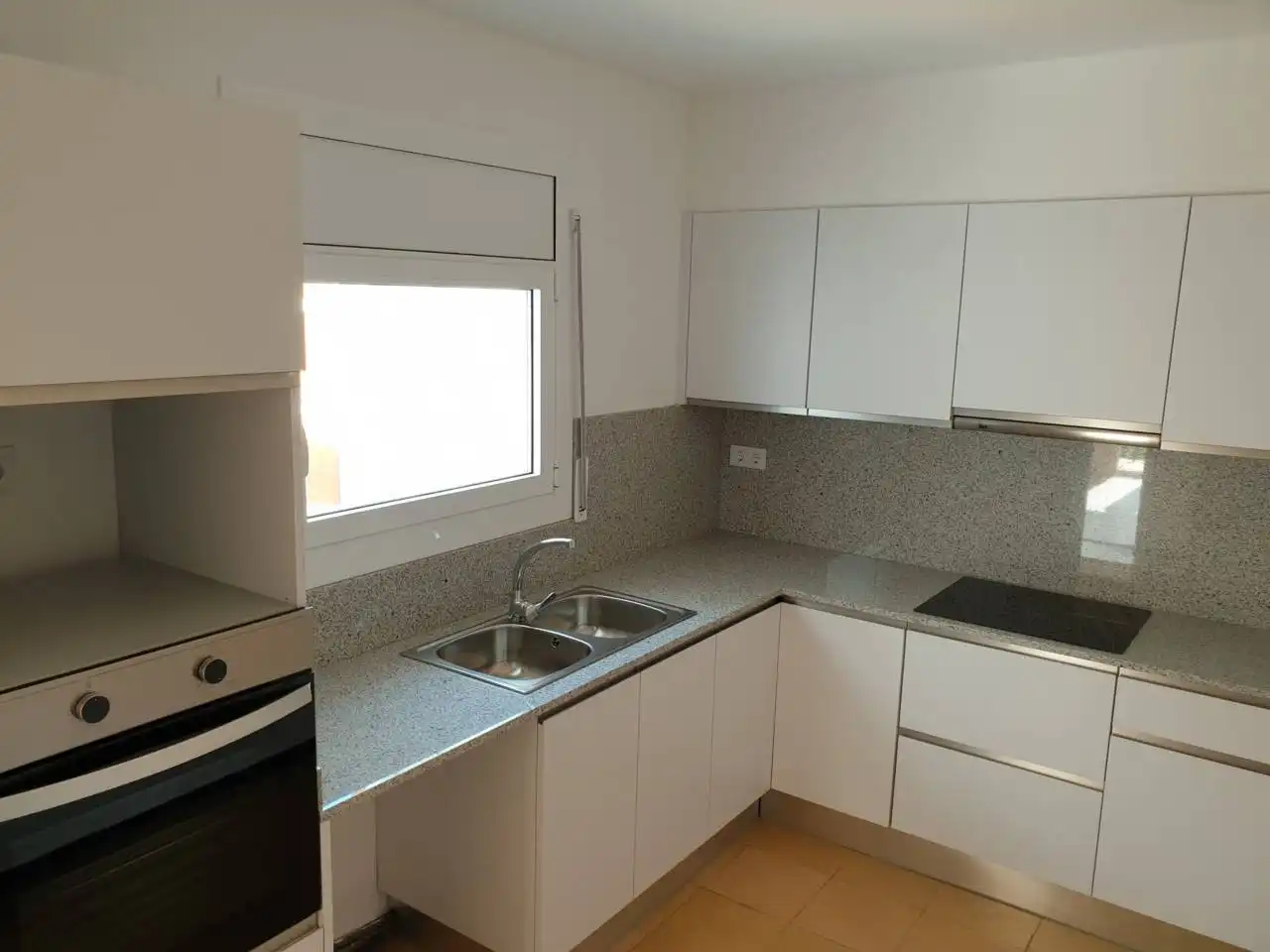 Cocina de Edificio en venta en Girona