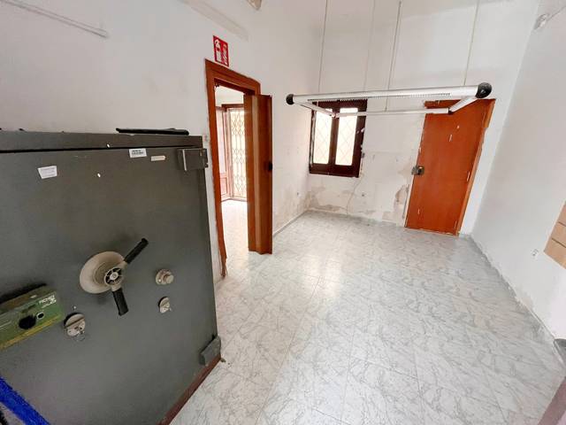 Local comercial en Venta en Carrer del Coronel Sanfeliu en Estruch - Eixample
