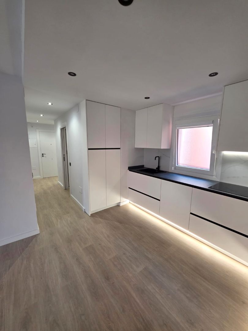 Cuina de Apartament de lloguer en  Granada Capital amb Calefacció, Terrassa i Forn