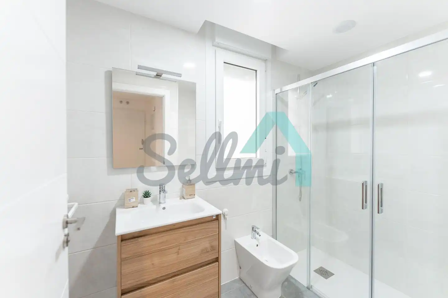 Baño de Piso de alquiler en Oviedo  con Calefacción, Terraza y Trastero