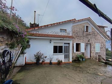 Casa amb jardí en venda a Redondela