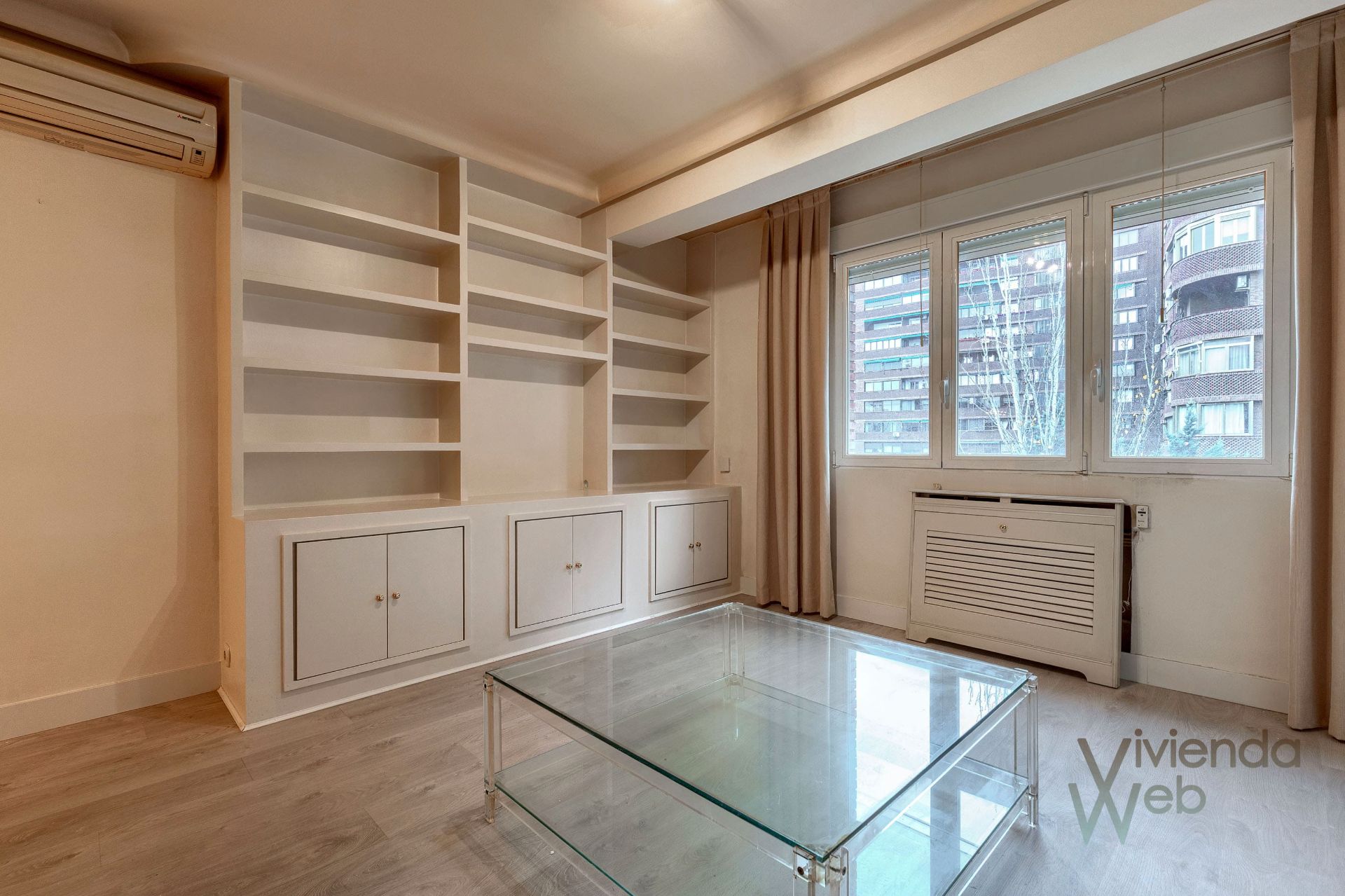 Sala de estar de Piso en venta en  Madrid Capital con Aire acondicionado, Calefacción y Parquet
