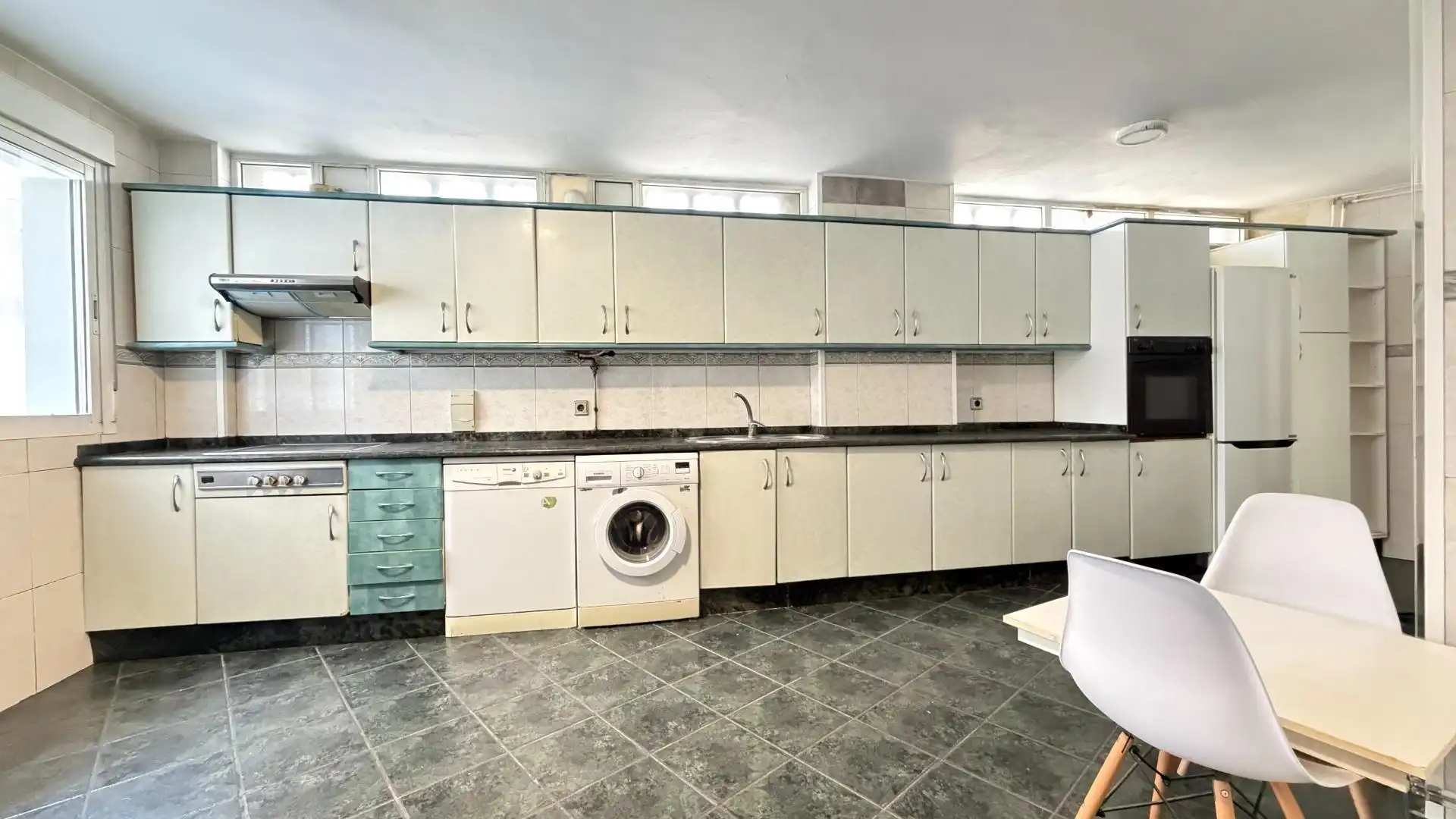 Kitchen of Flat for sale in Vigo   with Heating, Terrace and Balcony