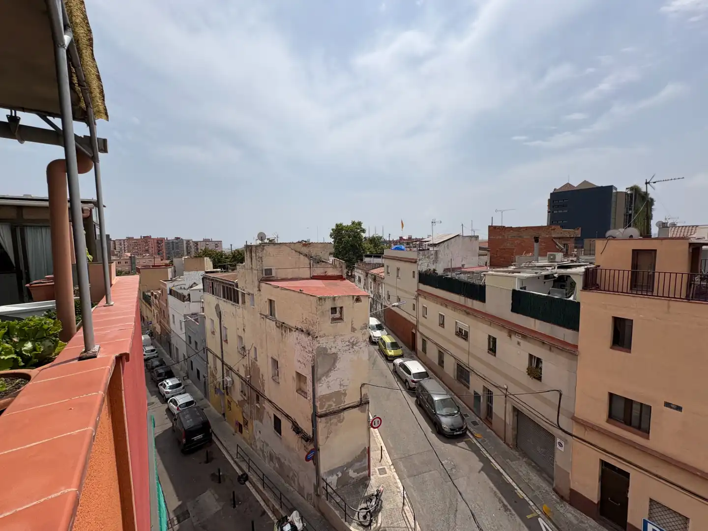 Vista exterior de Àtic en venda en Santa Coloma de Gramenet amb Aire condicionat, Calefacció i Terrassa