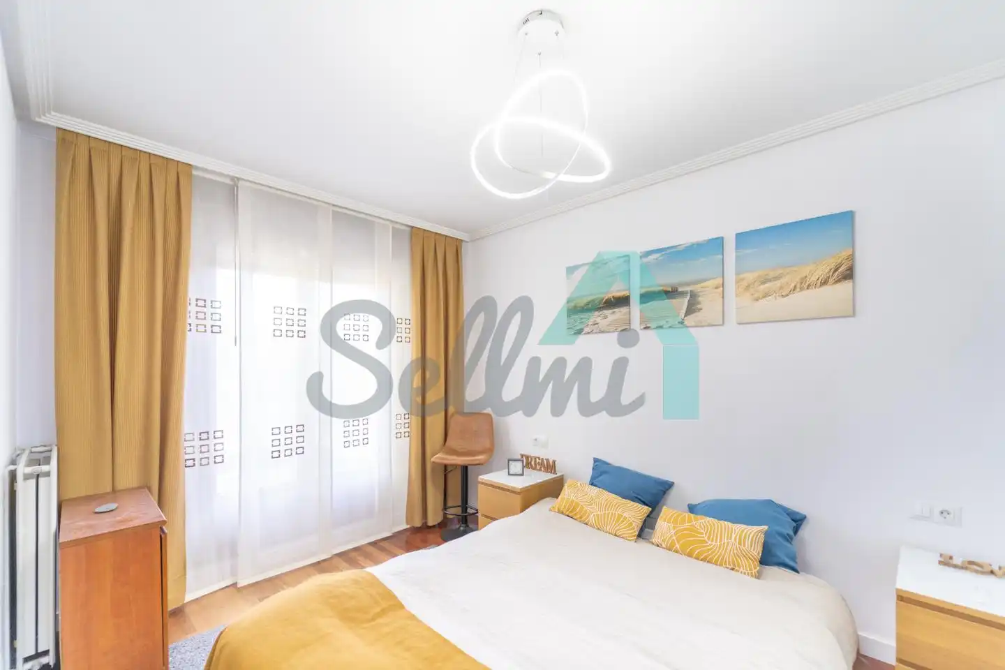 Habitación de Ático en venta en Oviedo  con Calefacción, Parquet y Terraza