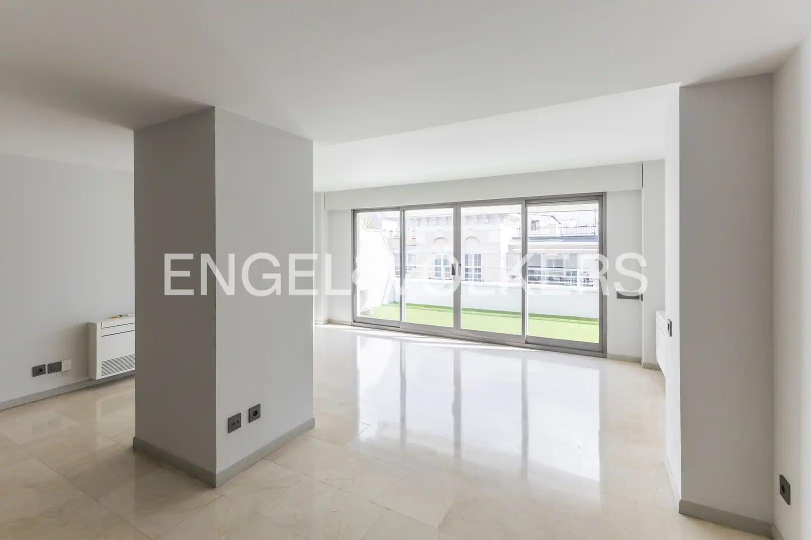 Sala d'estar de Àtic de lloguer en Madrid amb Aire condicionat, Calefacció i Parquet