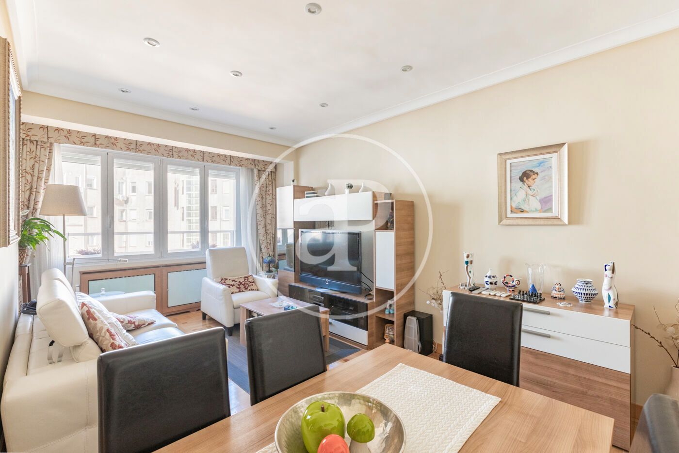 Sala d'estar de Pis en venda en  Madrid Capital amb Aire condicionat, Calefacció i Moblat