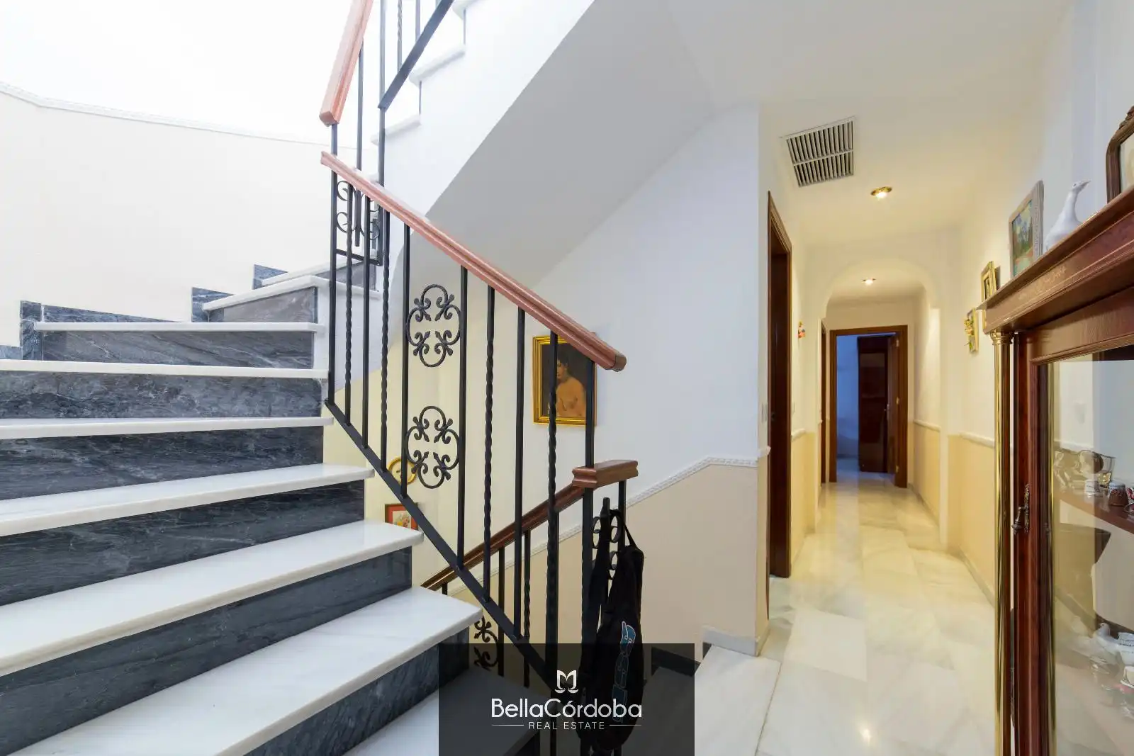 Detached homes for sale in Poniente-Norte - Miralbaida - Parque Azahara