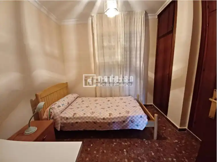Habitación de Piso de alquiler en Málaga con Terraza y Amueblado