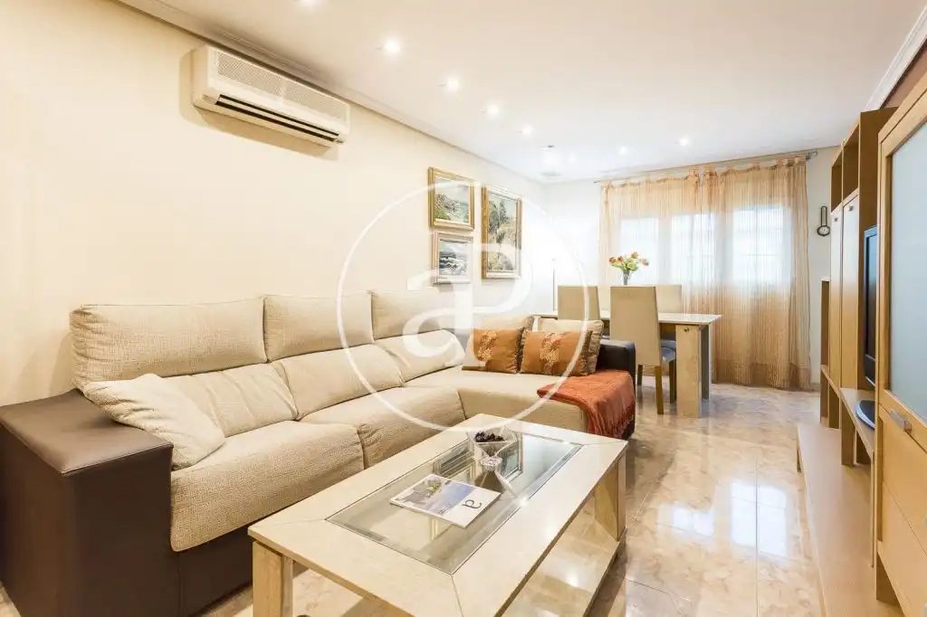 Flat for rent in Av. del General Avilés, Sant Pau
