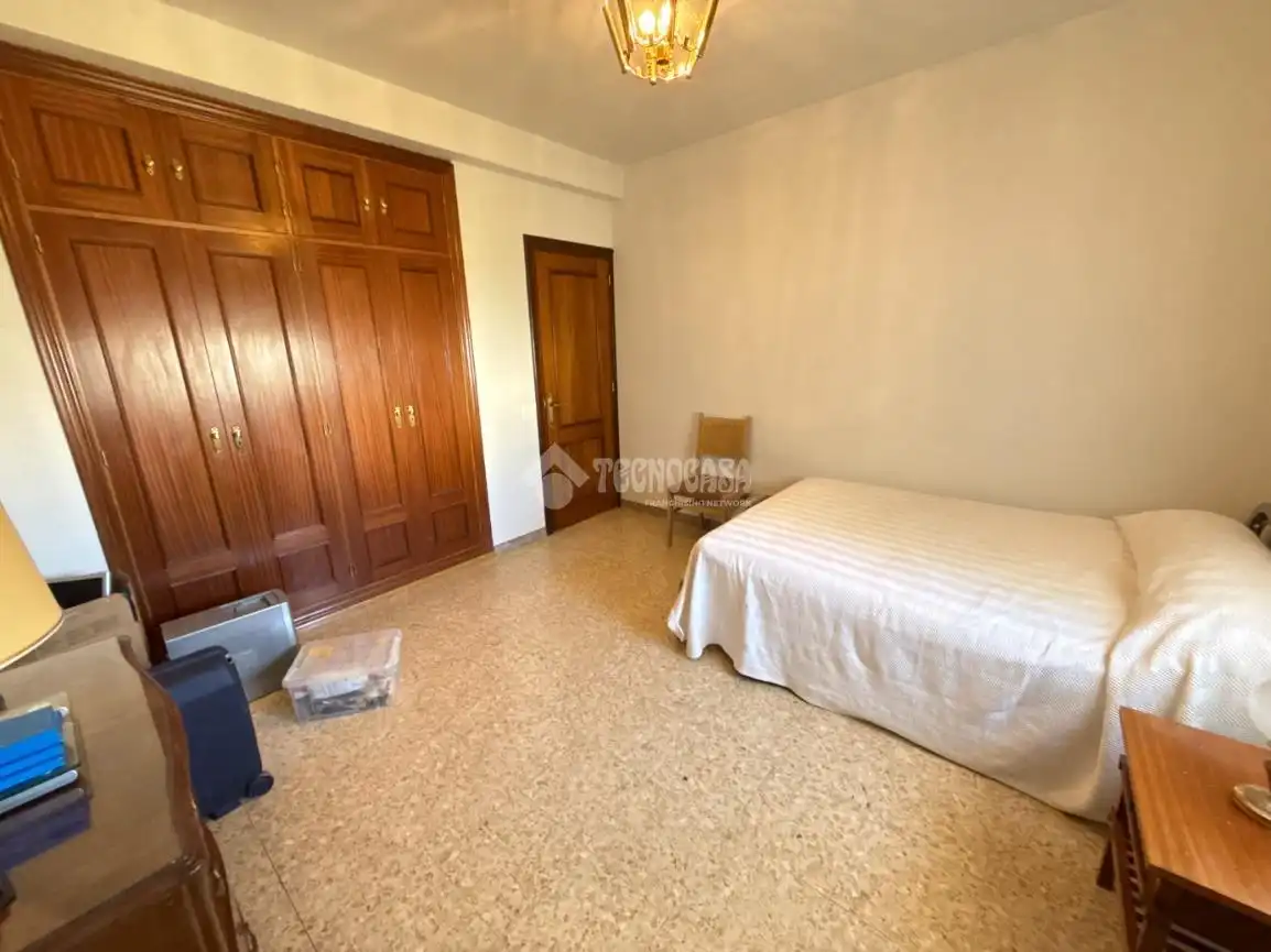 Habitación de Casa adosada en venta en Lucillos con Balcón