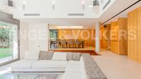 Sala d'estar de Casa o xalet en venda en Sant Cugat del Vallès amb Aire condicionat, Calefacció i Jardí privat