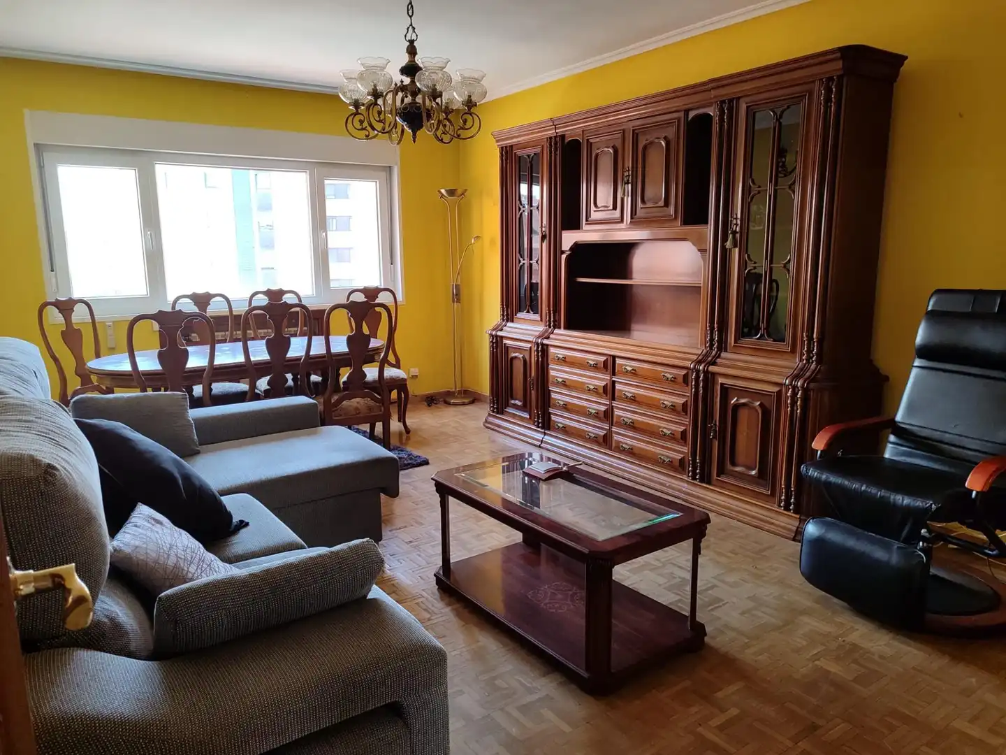 Sala d'estar de Pis en venda en Oviedo  amb Calefacció