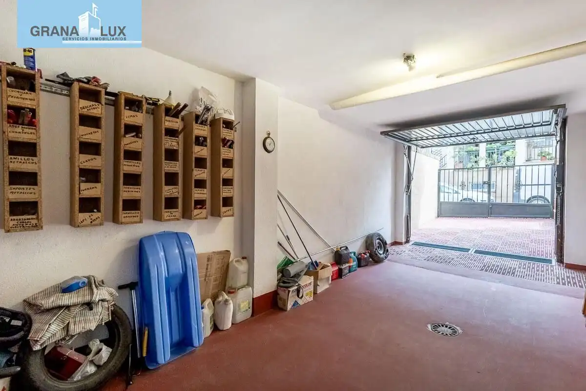 Casa aparellada amb terrassa en venda a Camino CEMENTERIO, imagen 35