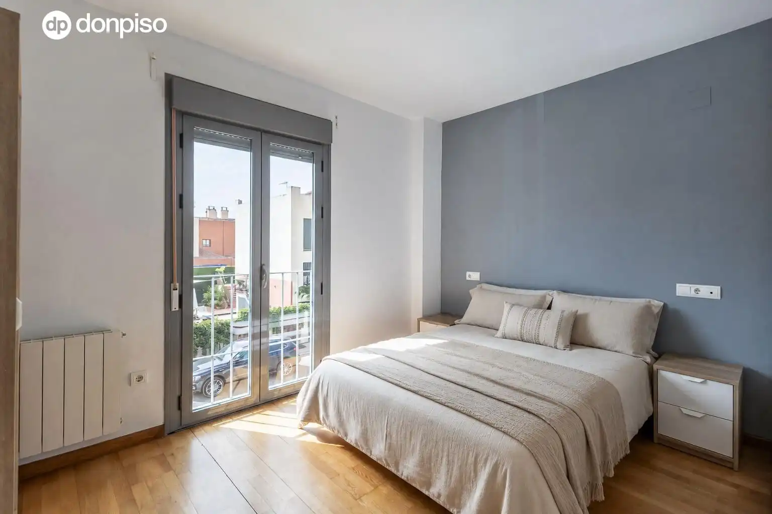 Habitación de Casa adosada en venta en Jun con Calefacción, Terraza y Trastero
