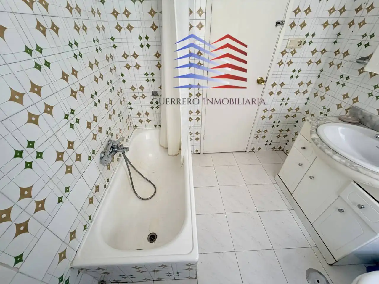 Badezimmer von Wohnung zur Miete in Ourense Capital  mit Heizung, Möbliert und Balkon