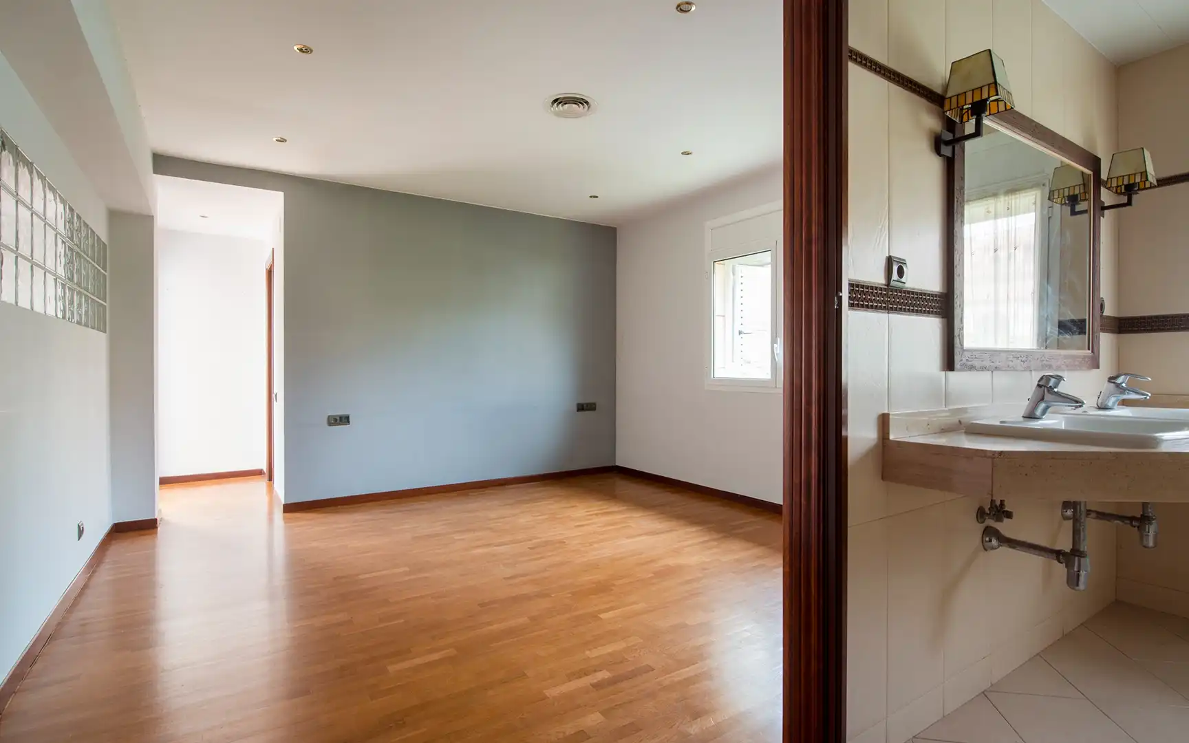 Habitación de Casa o chalet en venta en Sant Boi de Llobregat con Aire acondicionado, Jardín privado y Trastero