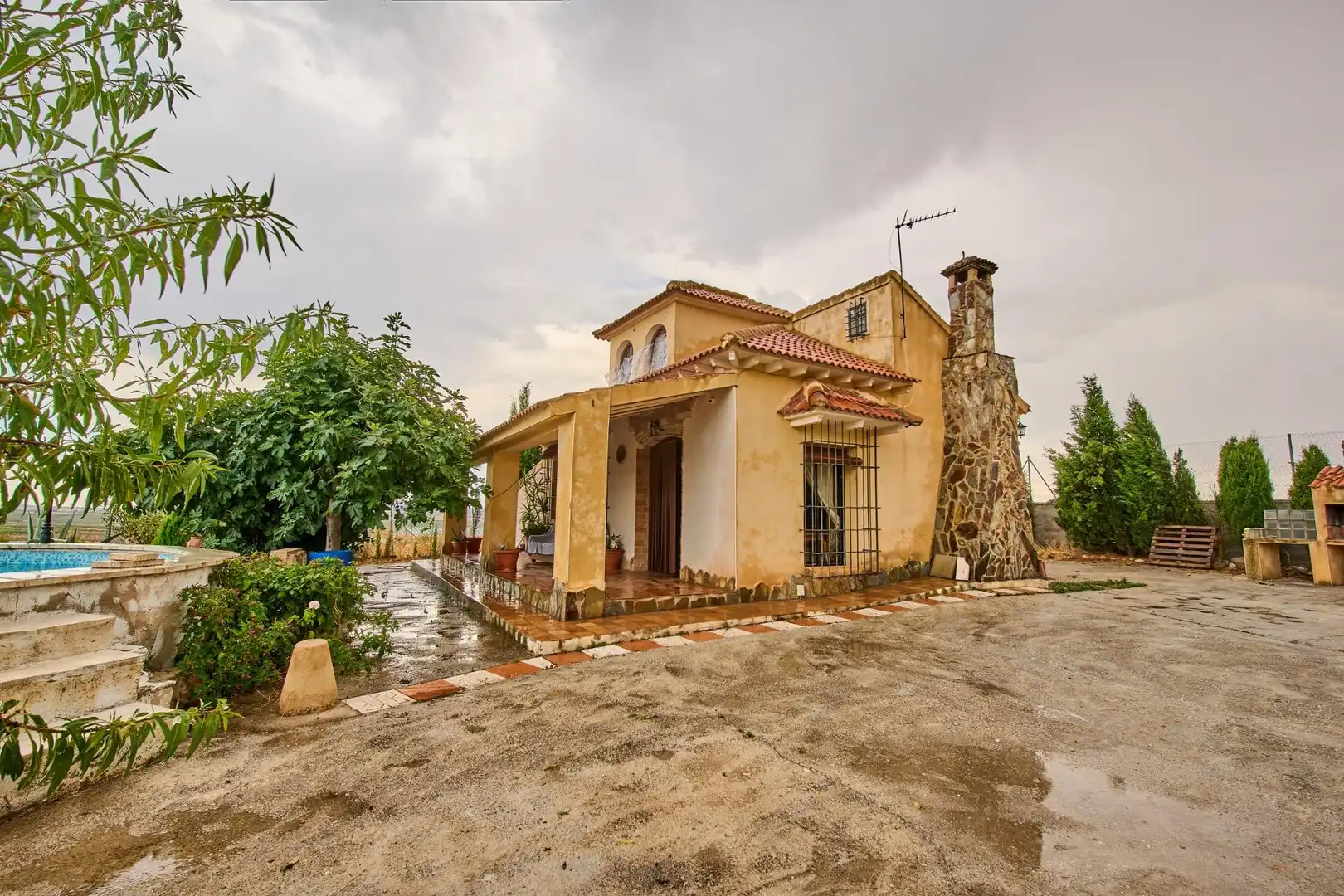 Vista exterior de Casa o xalet en venda en Puebla de Don Fadrique amb Jardí privat, Terrassa i Piscina