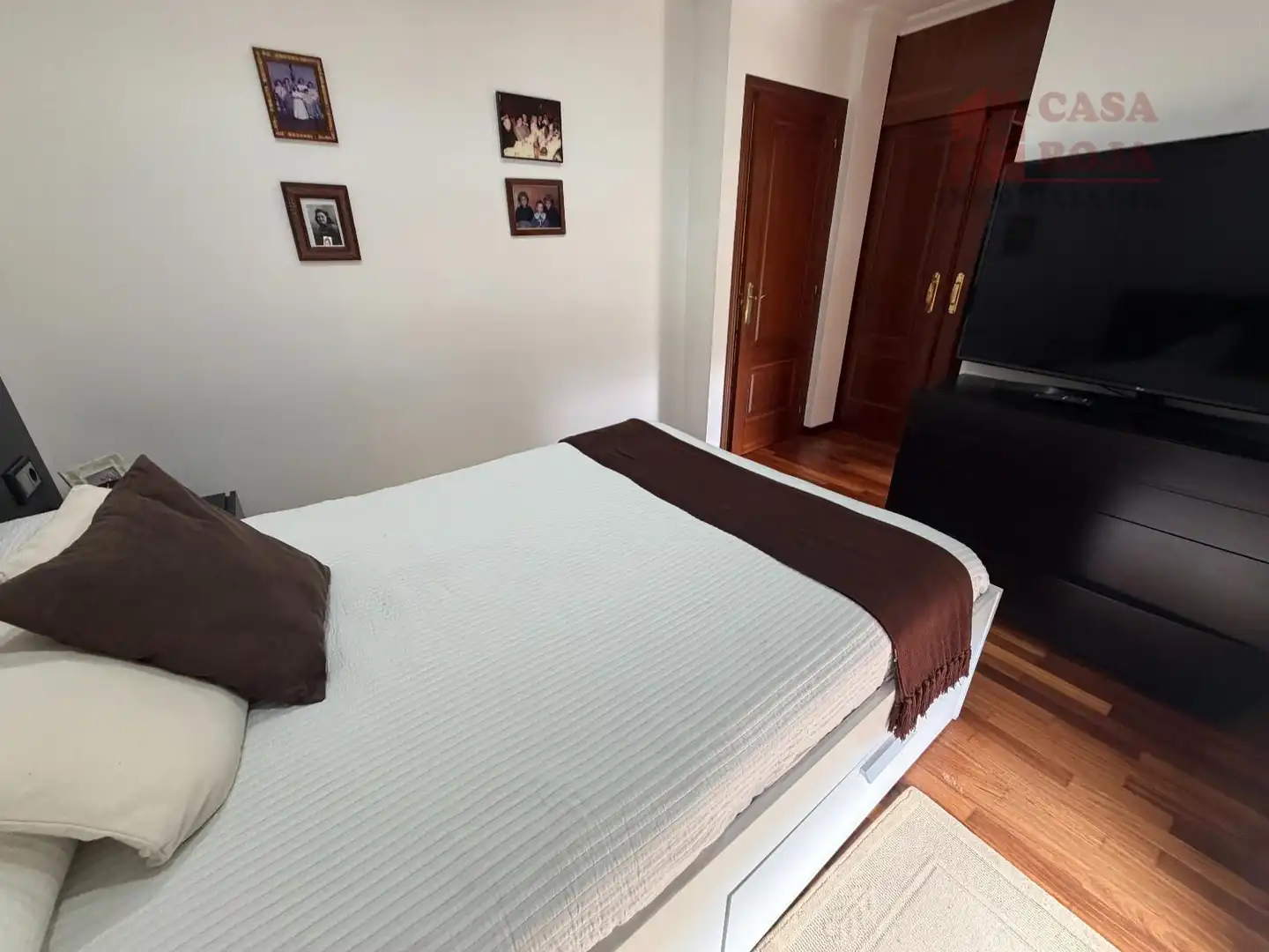 Dormitori de Casa adosada en venda en Cangas  amb Calefacció, Parquet i Traster