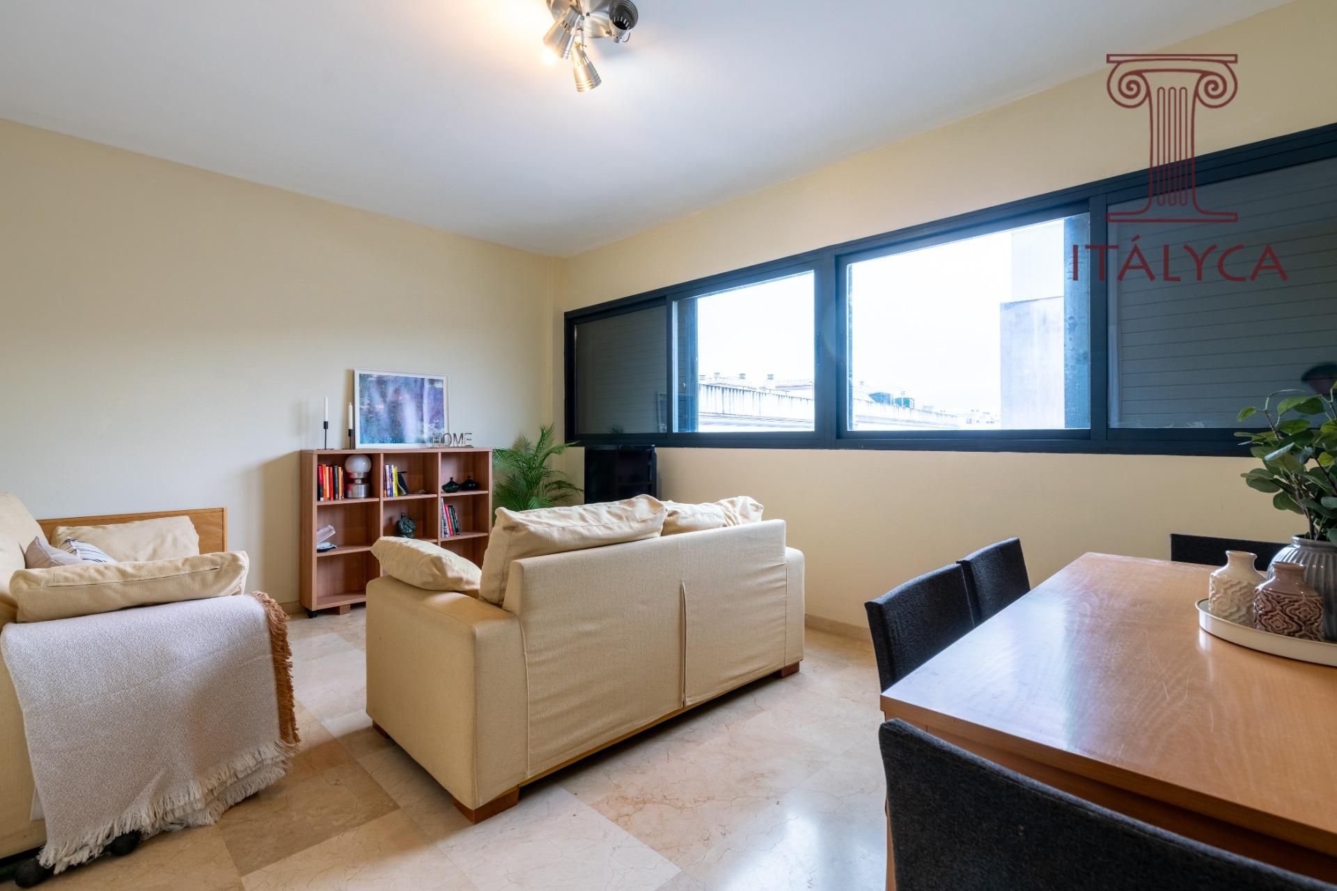 Sala d'estar de Àtic en venda en  Sevilla Capital amb Aire condicionat, Calefacció i Parquet