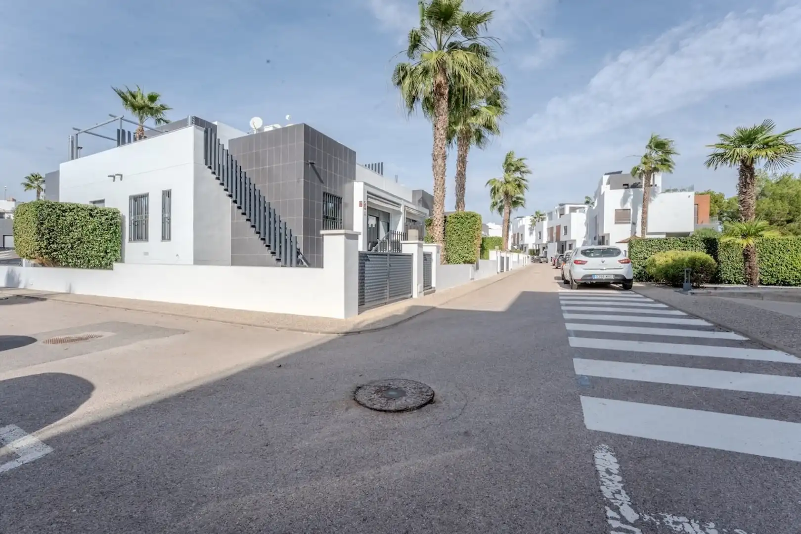Vista exterior de Casa o xalet en venda en Orihuela amb Aire condicionat, Calefacció i Jardí privat
