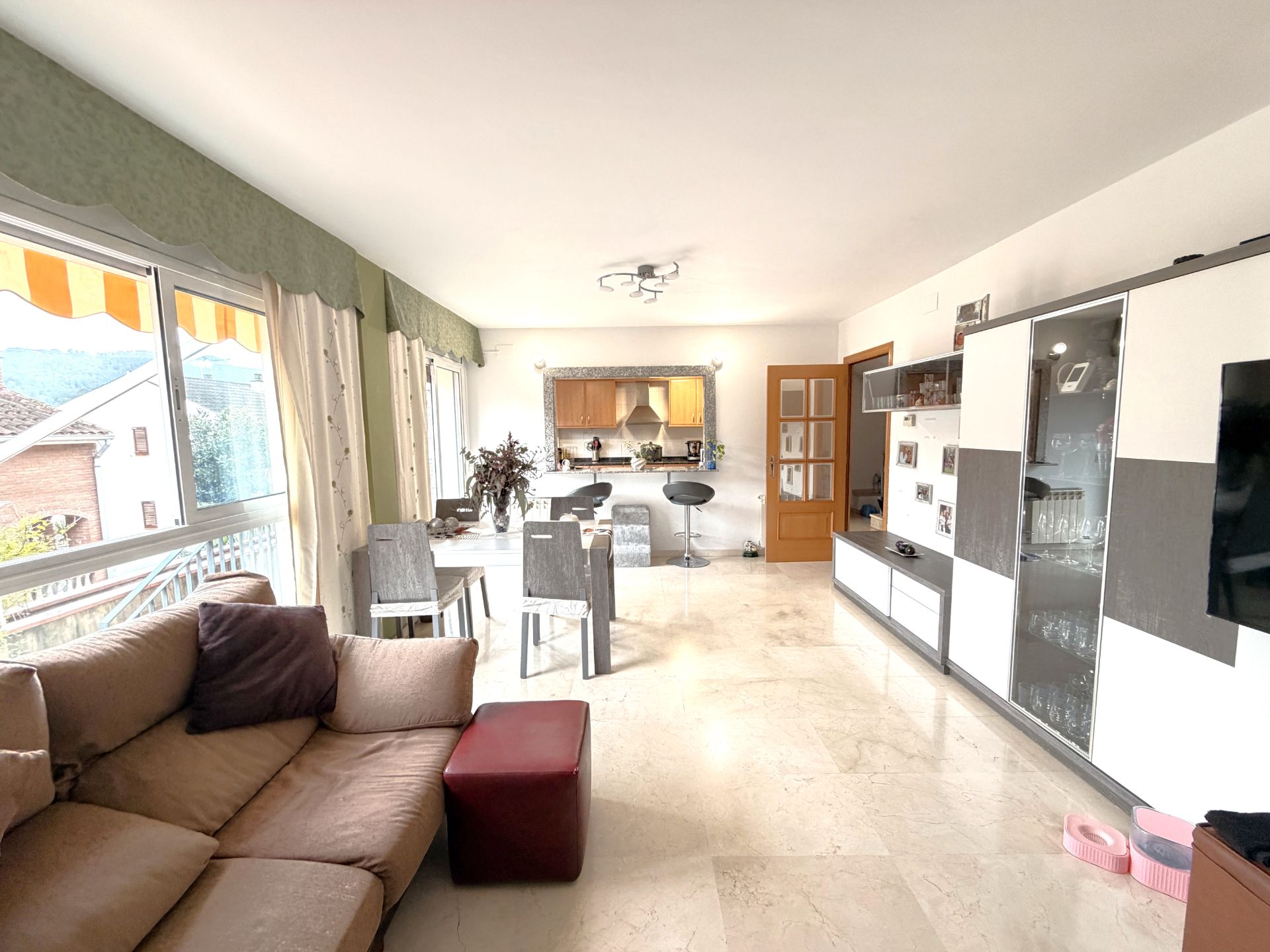 Sala de estar de Casa adosada en venta en La Palma de Cervelló con Aire acondicionado, Calefacción y Terraza