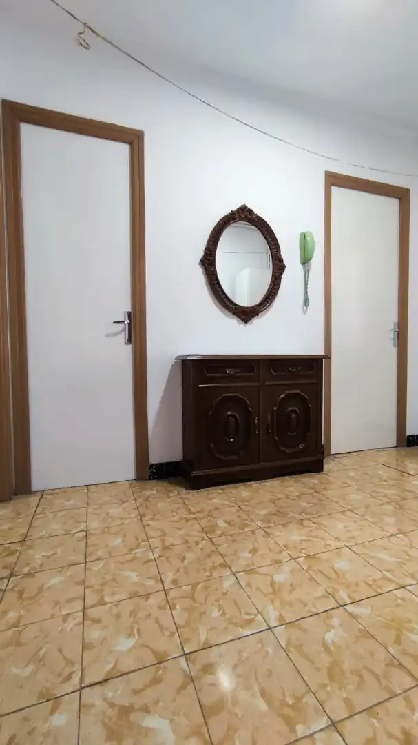 Wohnung zum Verkauf in Torelló mit Heizung, Abstellraum und Balkon