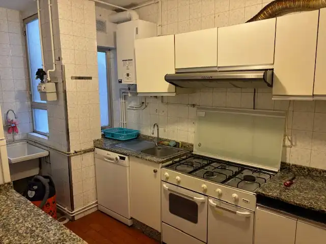 Cuina de Pis de lloguer en Santiago de Compostela  amb Moblat, Forn i Rentadora