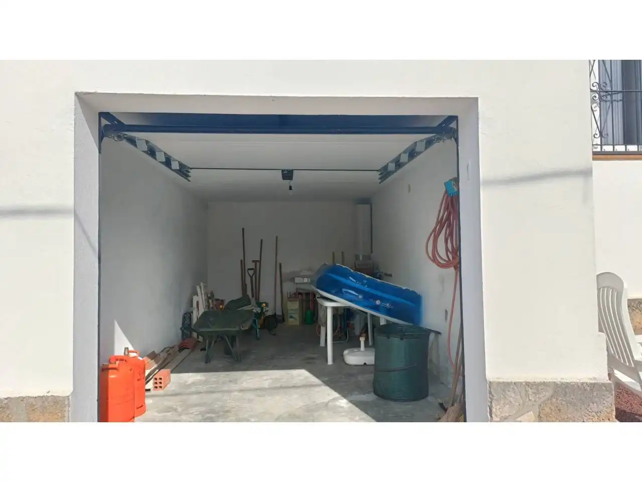 Aparcament de Casa o xalet en venda en L'Escala amb Aire condicionat, Jardí privat i Terrassa