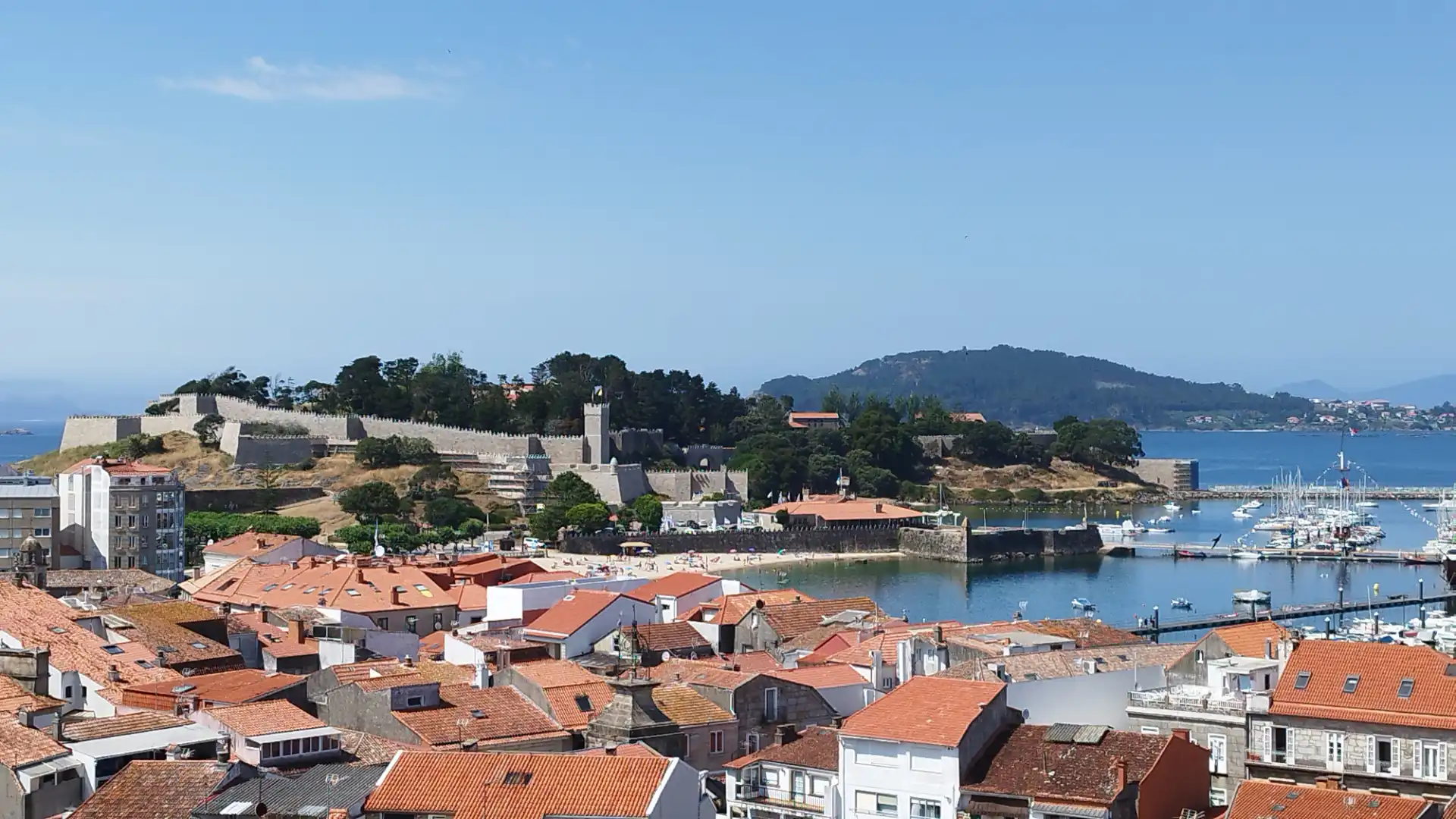 Exterior view of Attic for rent in Baiona  with Furnished, Balcony and Community pool