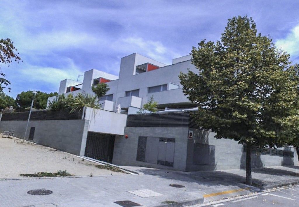 Vista exterior de Casa adosada en venda en Rubí