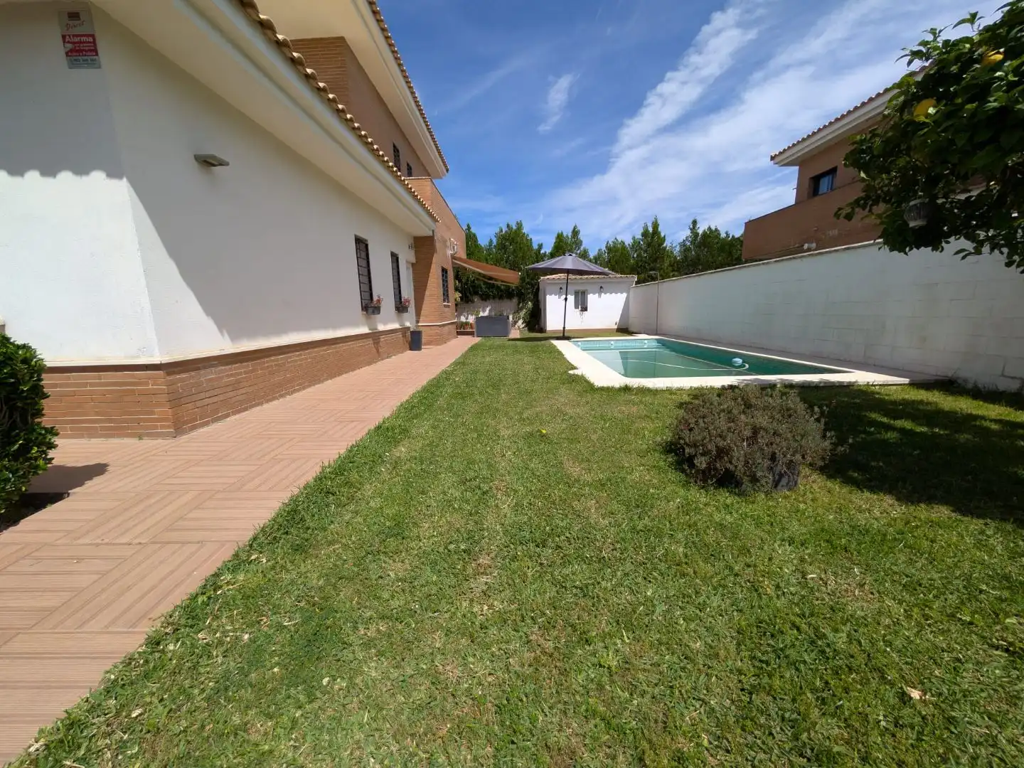 Jardí de Casa o xalet en venda en Espartinas amb Aire condicionat, Terrassa i Piscina