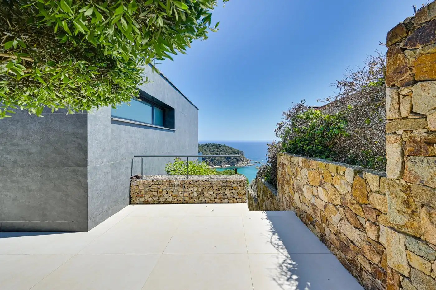 Terrasse von Haus oder Chalet zum Verkauf in Lloret de Mar mit Klimaanlage, Heizung und Privatgarten