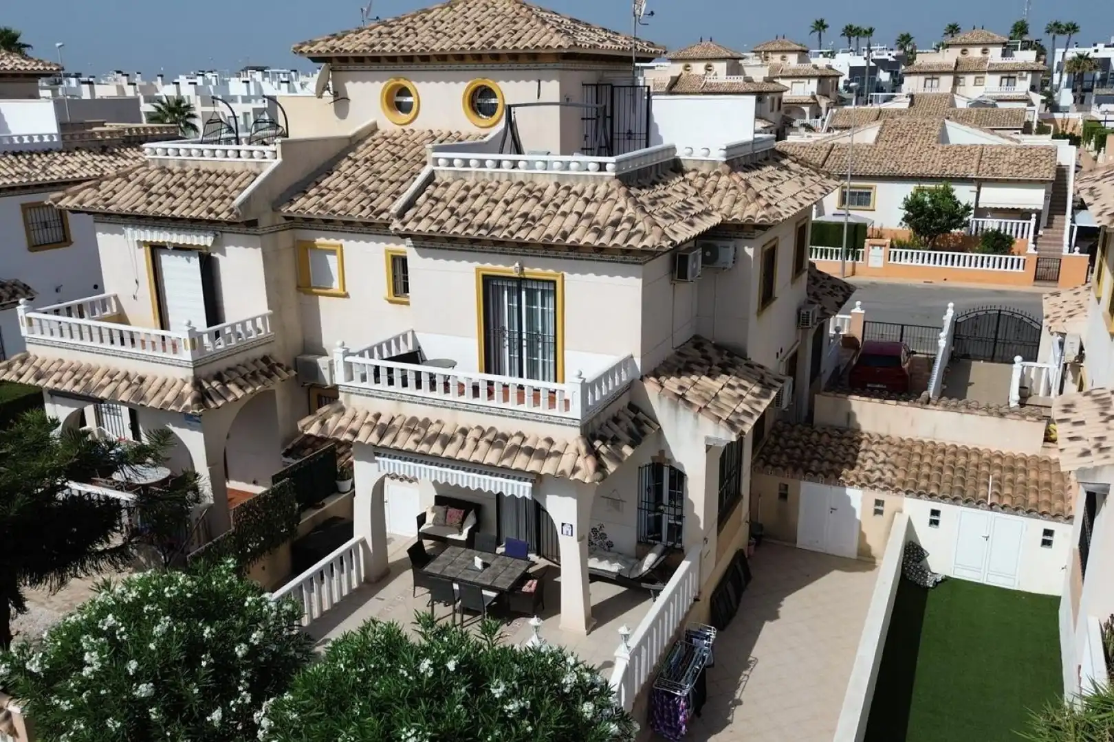Außenansicht von Haus zur Miete in Orihuela mit Klimaanlage, Heizung und Privatgarten