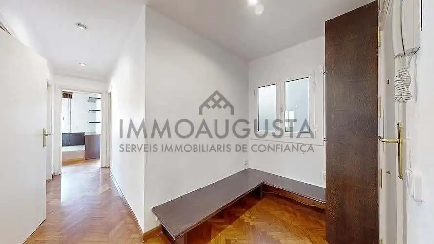 Dormitori de Pis en venda en Barcelona amb Parquet i Terrassa