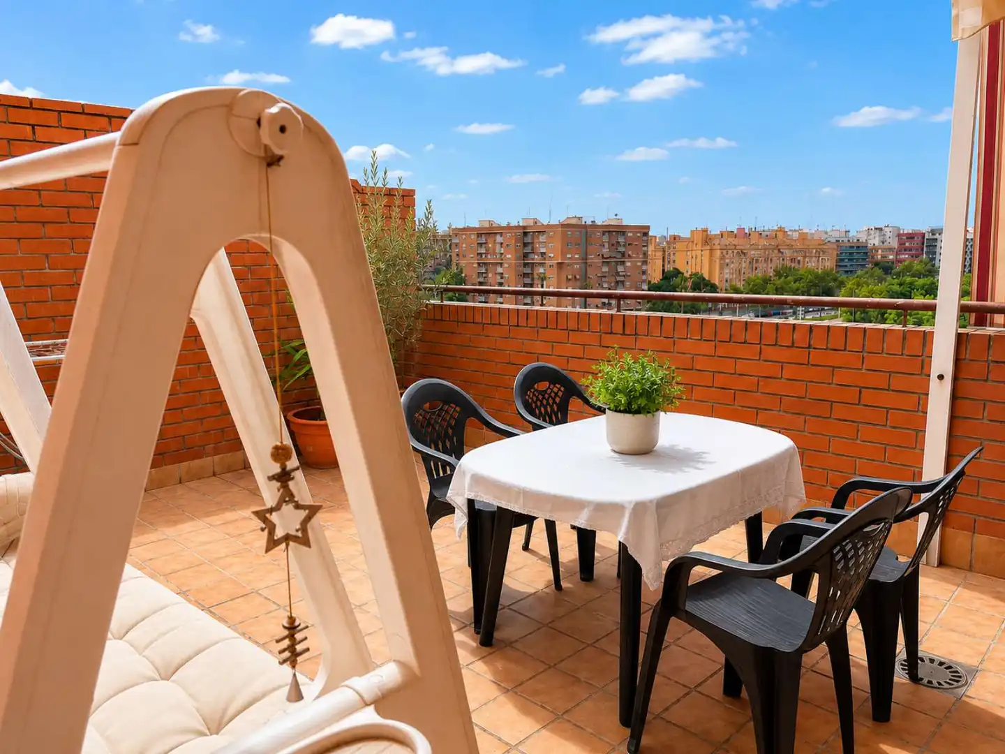 Terraza de Apartamento para compartir en Valencia con Aire acondicionado, Calefacción y Terraza