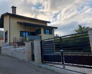 Exterior view of House or chalet for sale in La Pernía  