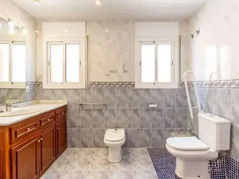 Casa aparellada amb terrassa en venda a Carrer Puigmal, imagen 32