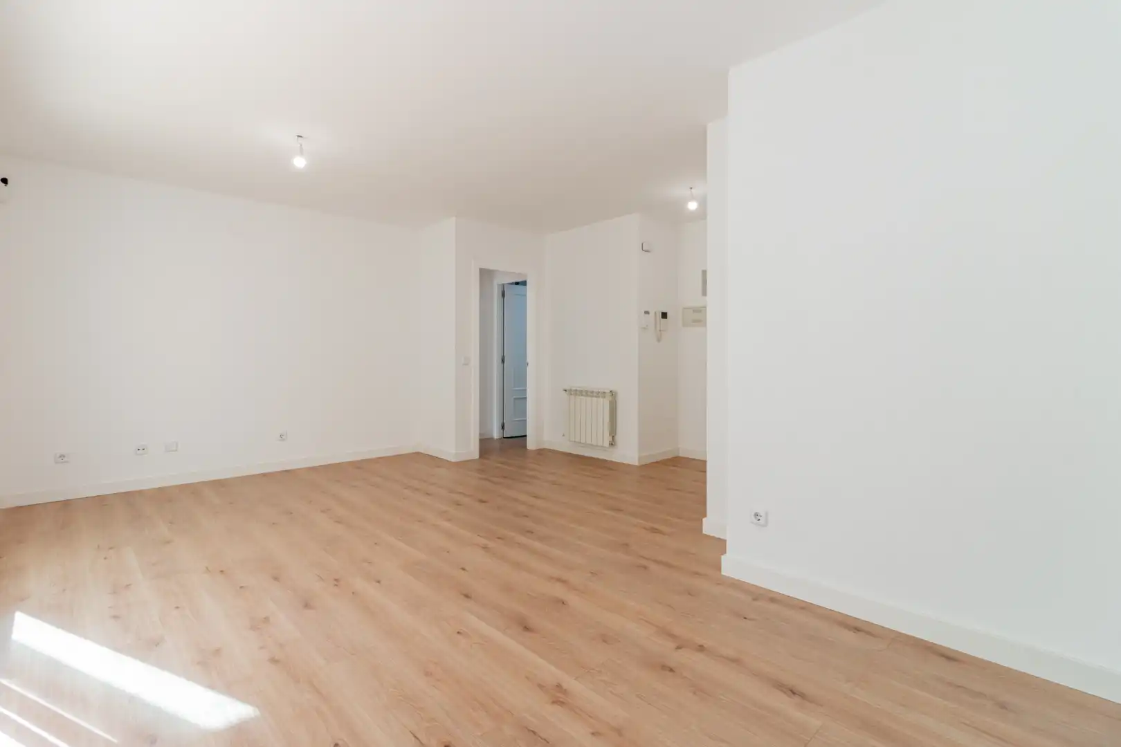 Sala d'estar de Àtic en venda en Alcalá de Henares amb Jardí privat, Terrassa i Alarma