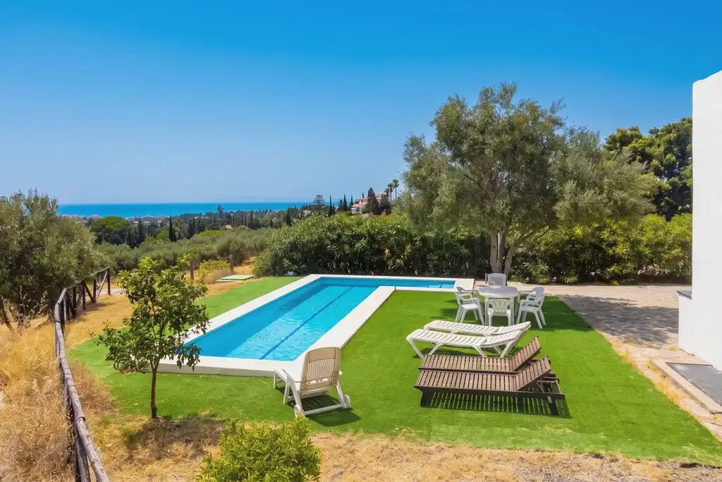 Chalet con piscina en venta en Altos de Estepona, imagen 10