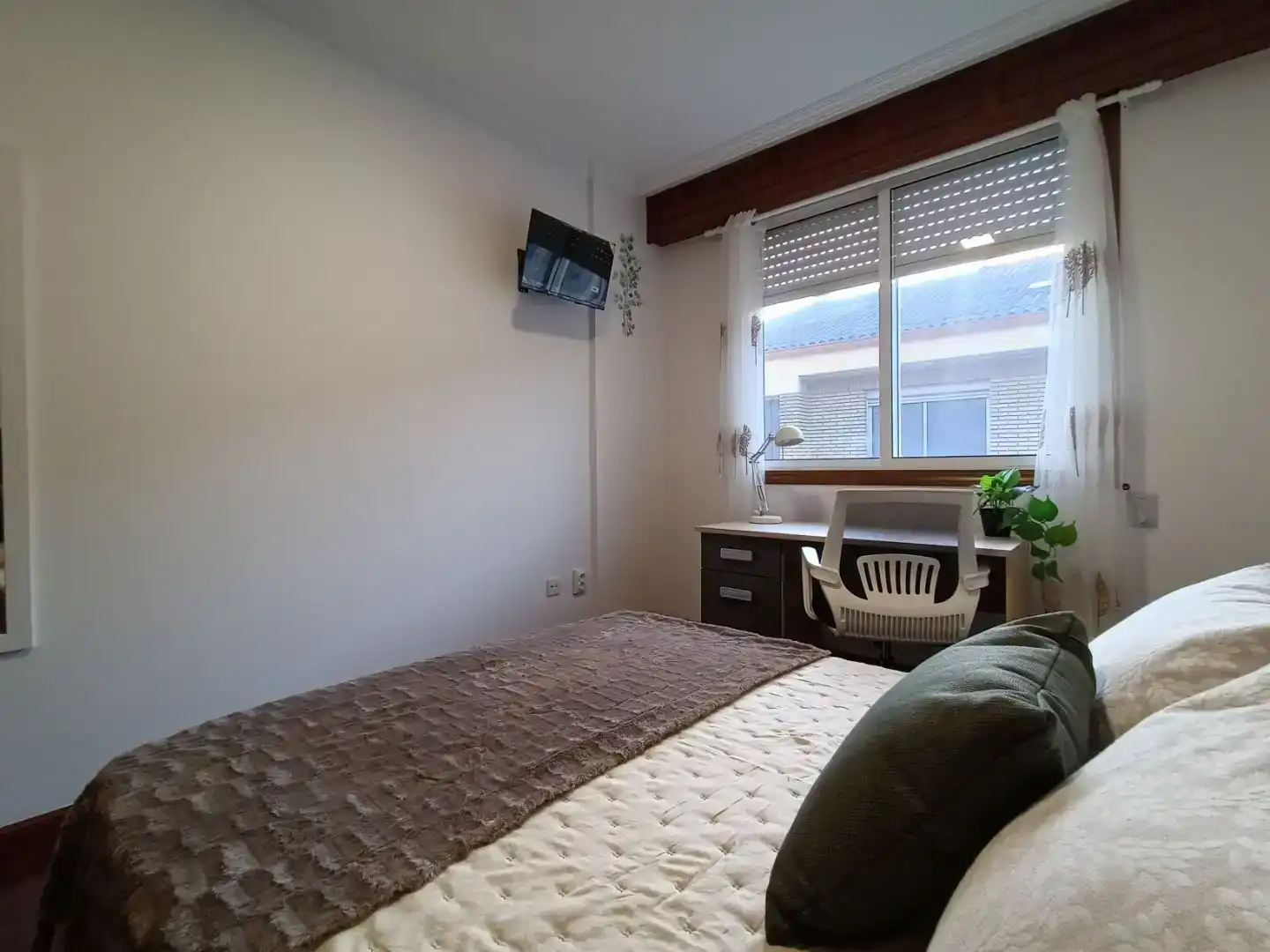 Habitación de Piso para compartir en Ferrol con Parquet y Amueblado