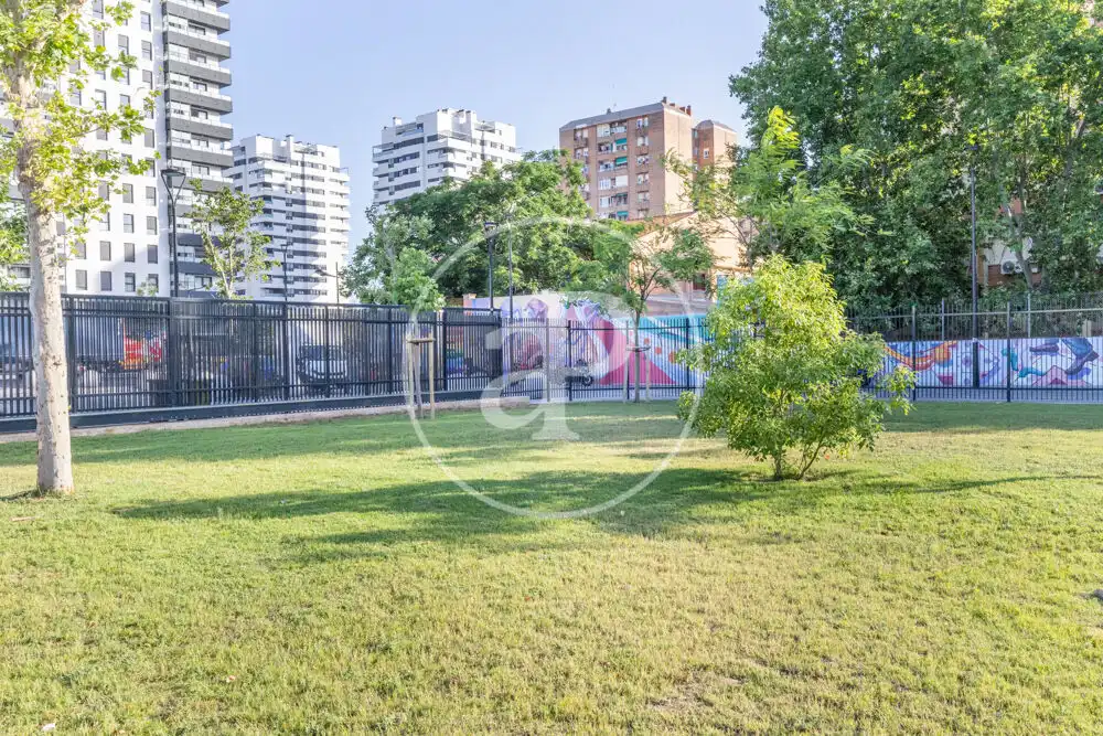 Außenansicht von Wohnung zum Verkauf in Valencia mit Klimaanlage, Heizung und Privatgarten