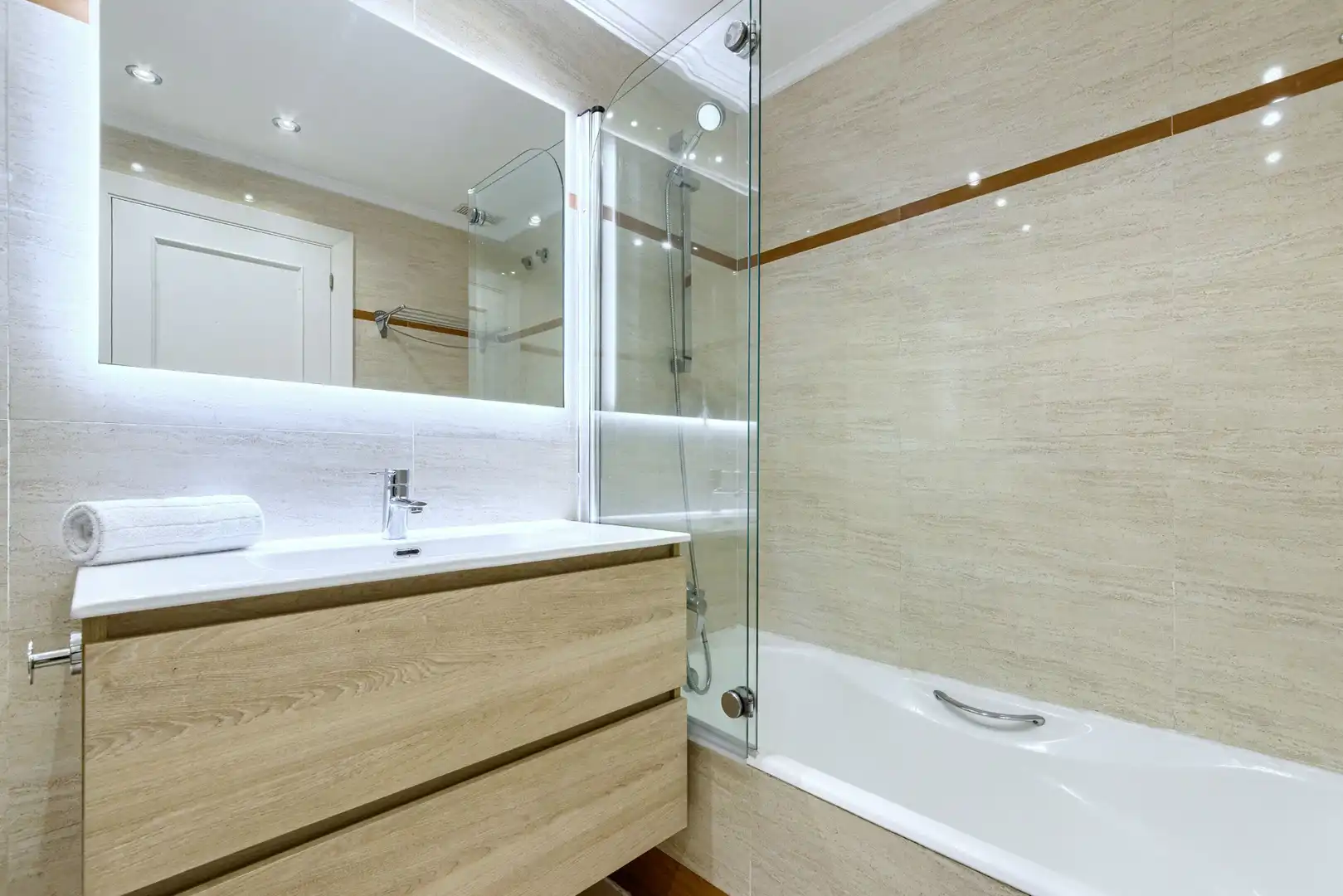 Bathroom of Flat for rent in Bilbao   with Heating, Furnished and Oven