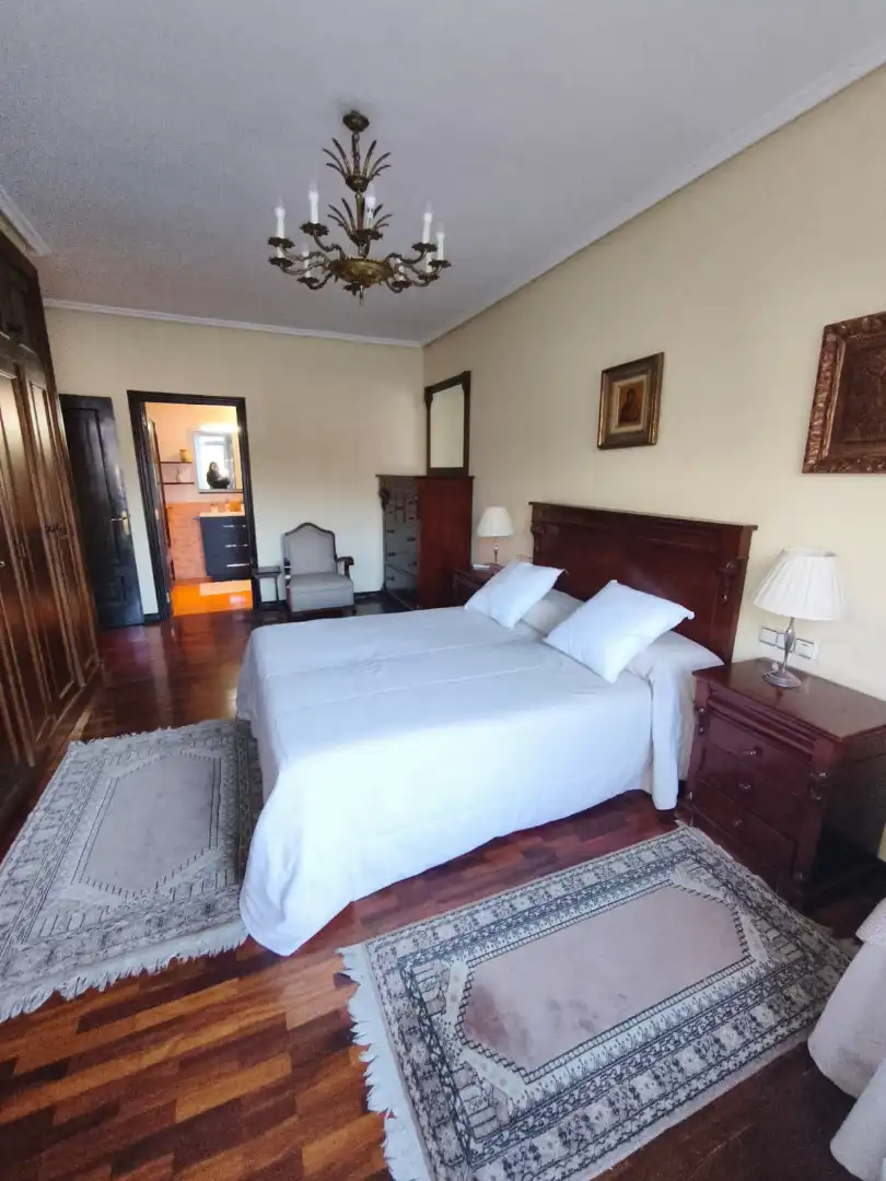 Schlafzimmer von Wohnung zum Verkauf in Ourense Capital  mit Heizung, Parkett und Ofen