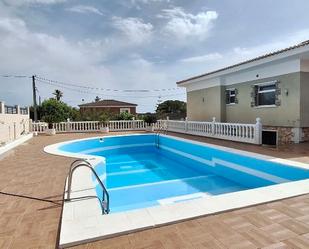 Swimming pool of House or chalet for sale in Alzira  with Air Conditioner, Terrace and Swimming Pool