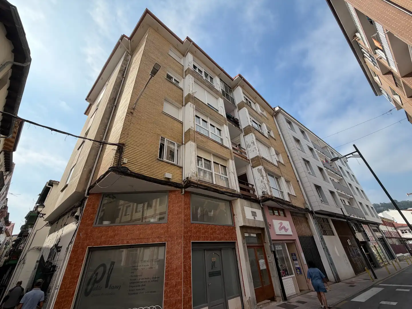 Vista exterior de Pis en venda en Castro-Urdiales amb Calefacció, Moblat i Forn