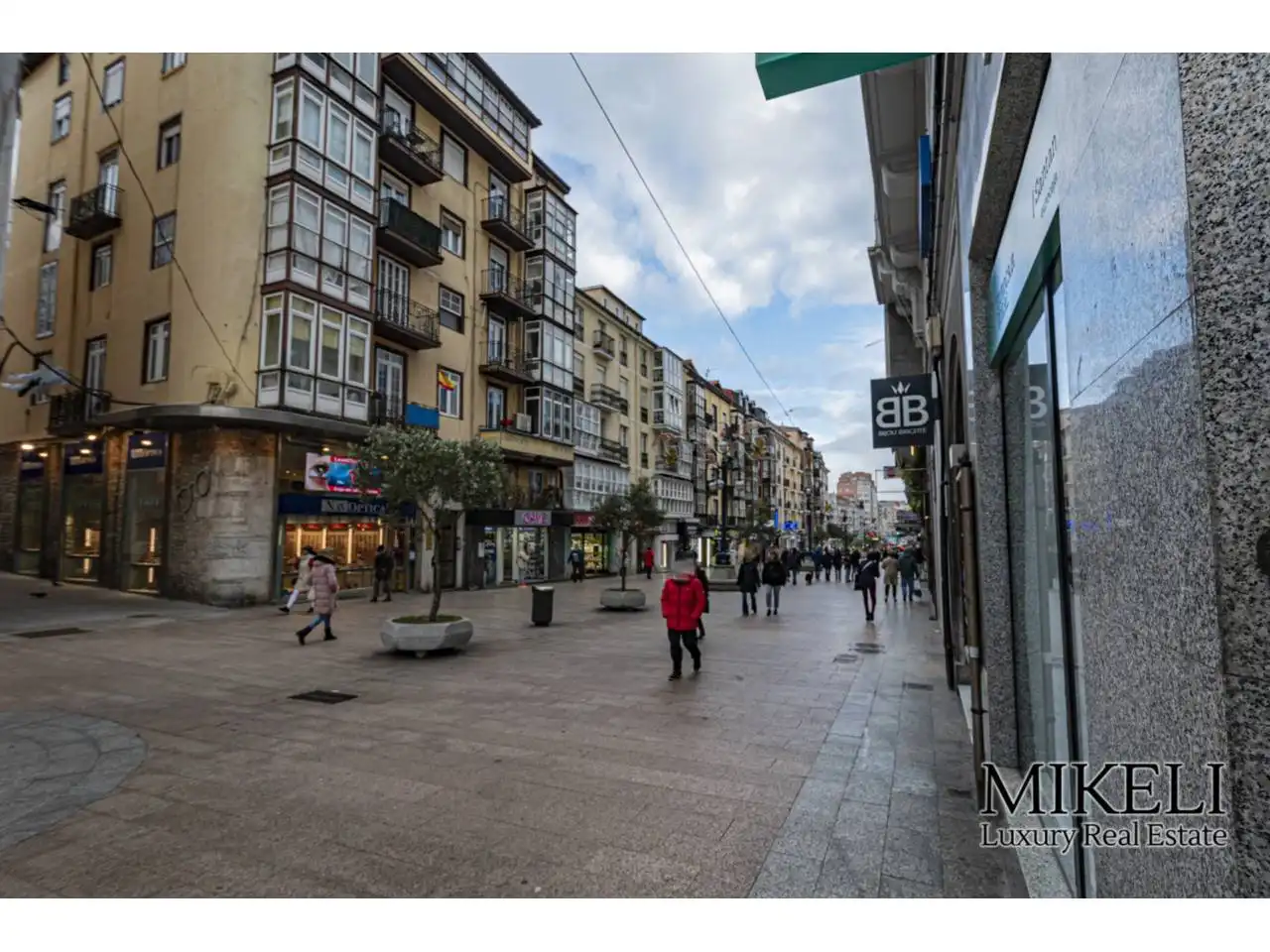 Vista exterior de Edificio en venta en Santander