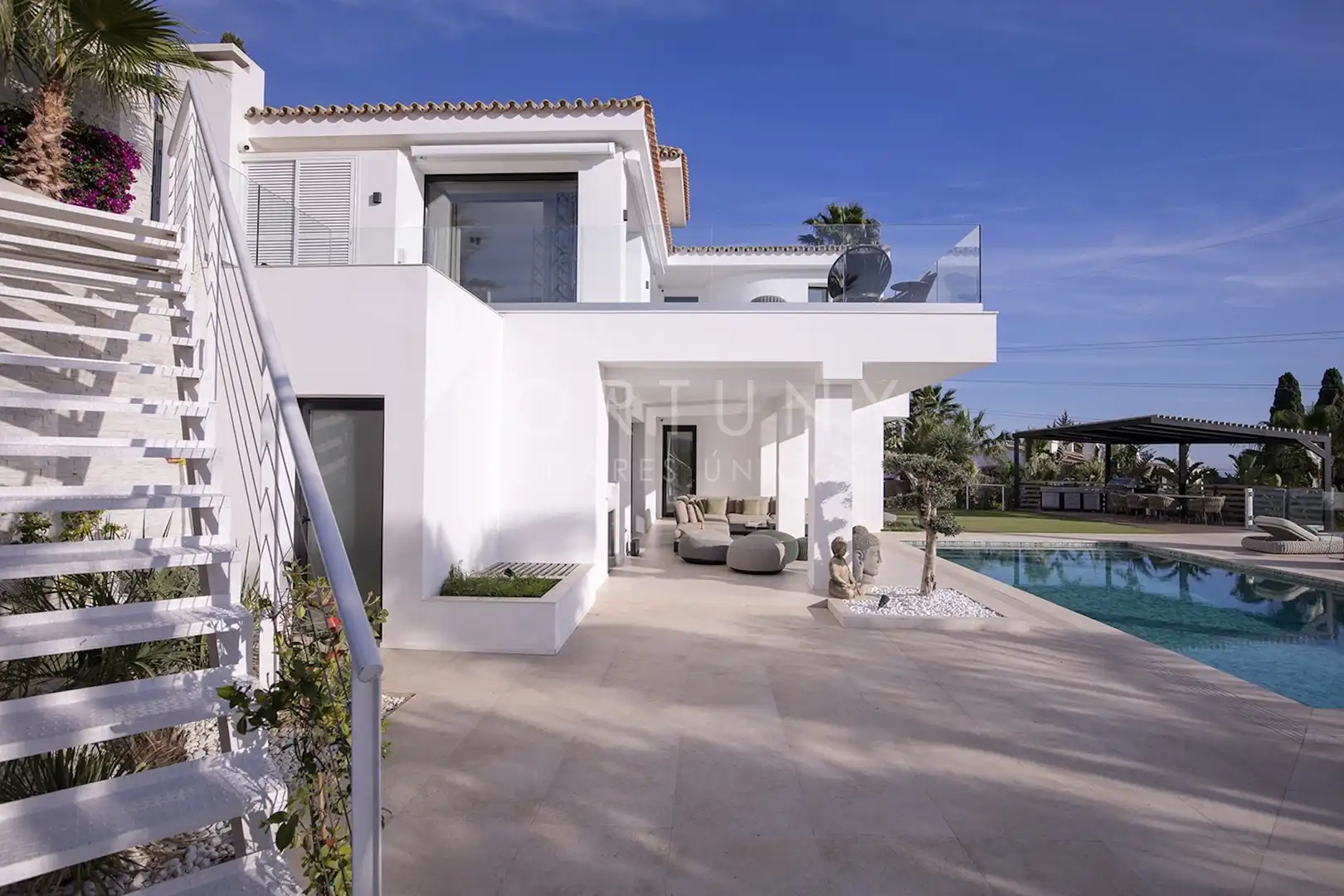 Vista exterior de Casa o chalet en venta en Marbella con Aire acondicionado, Calefacción y Jardín privado