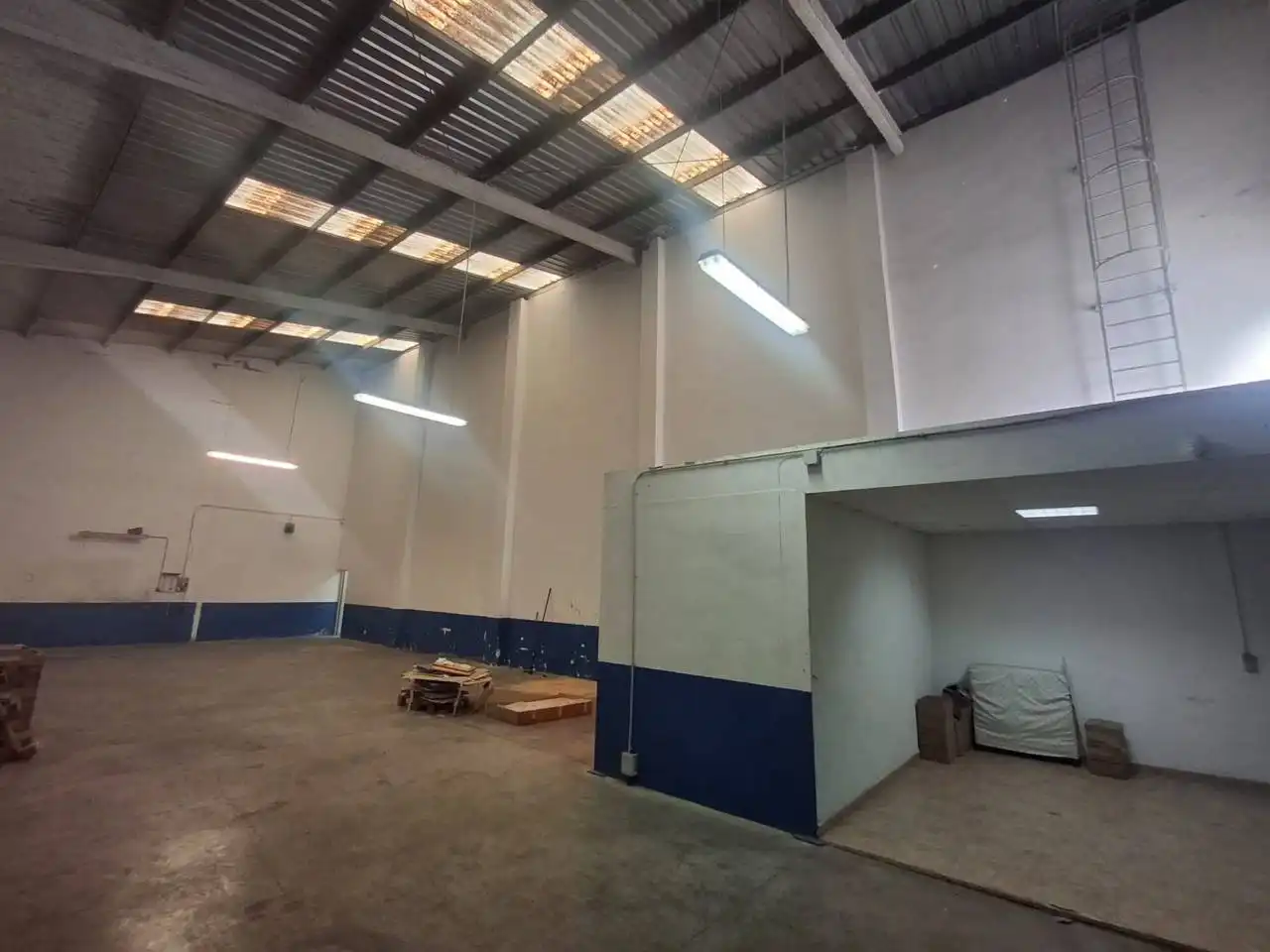 Nau industrial en venda en Aldaia amb Alarma
