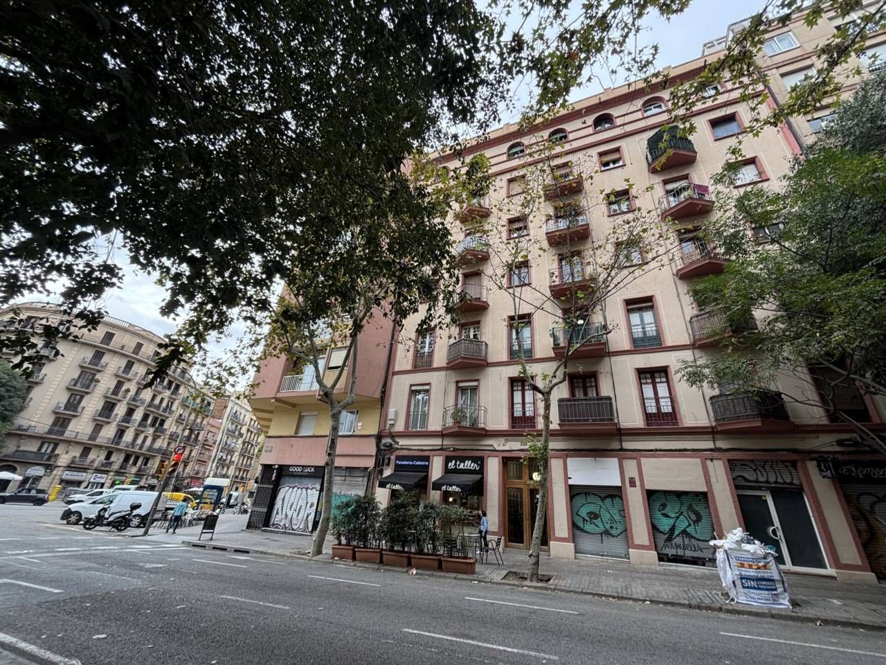 Vista exterior de Oficina de lloguer en  Barcelona Capital amb Alarma